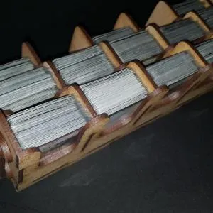 Soporte para cartas modelo VH18 para cartas mini (Montado) - Imagen 1
