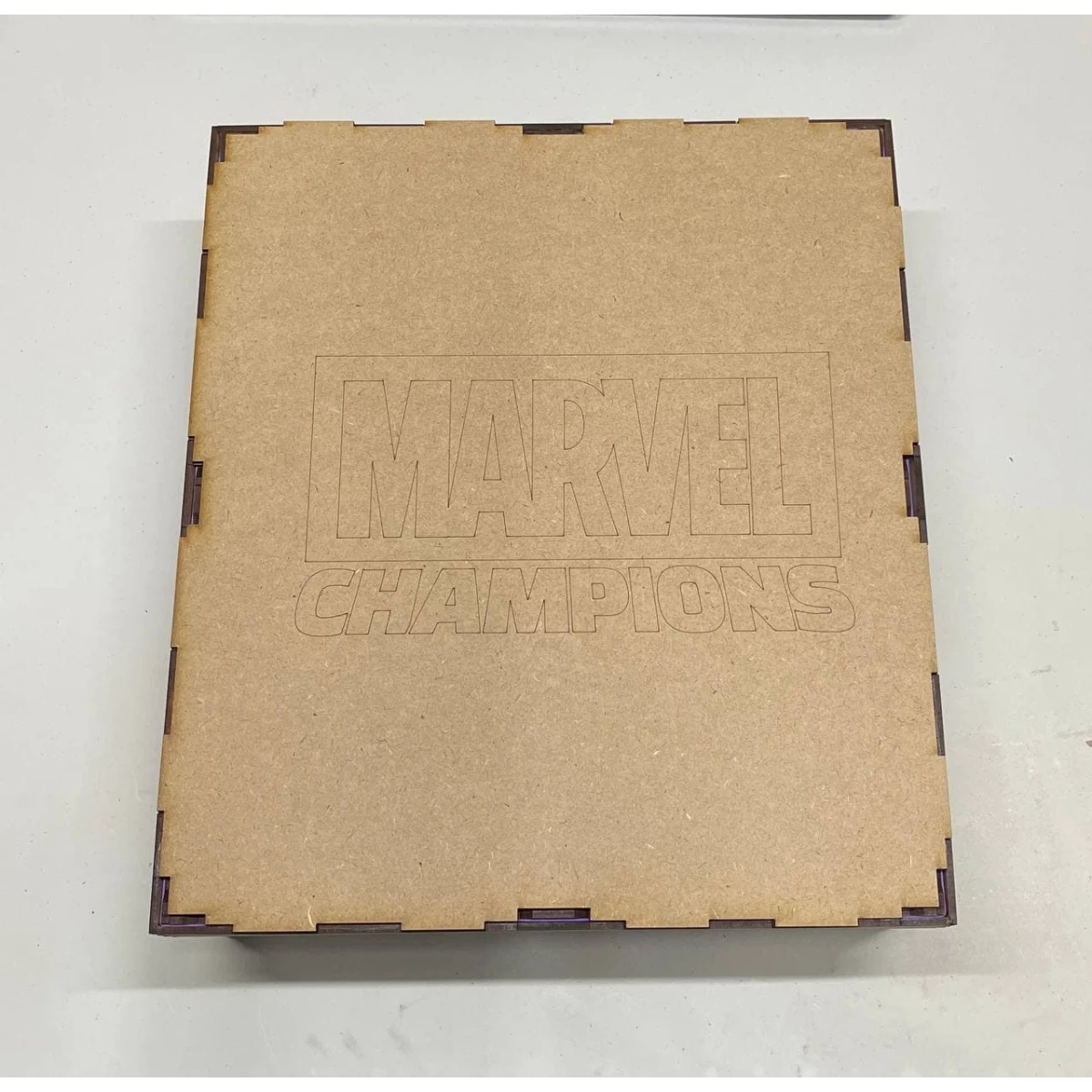 Tapadera para multibox sin montar con grabado de marvel champions BASICA